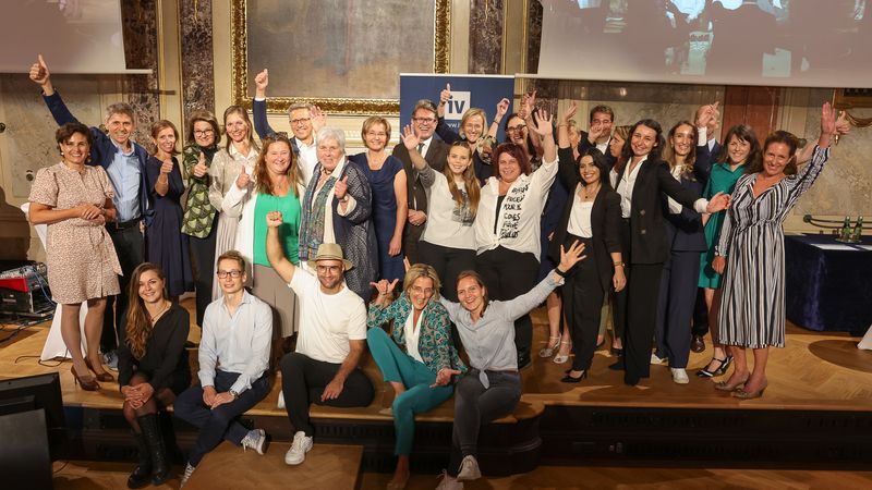 Die Preisträger:innen 2023 im Bild mit BM Martin Polaschek und den Sponsorenvertreter:innen